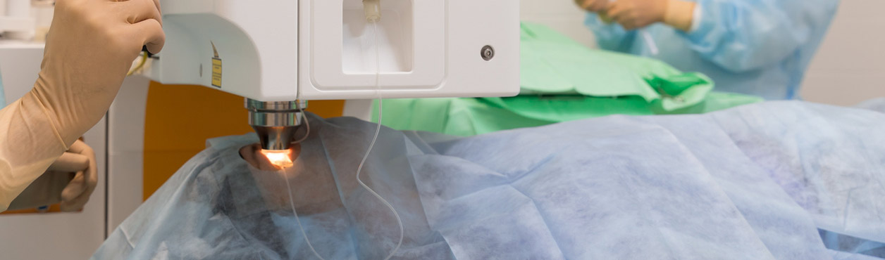 Behandlung mit dem Augenlaser