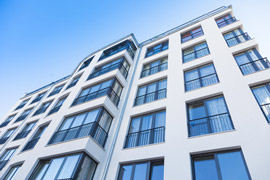 Neubau mit neuen Fenstern