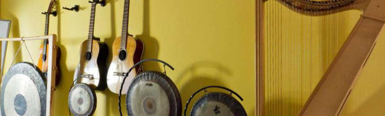 Musiktherapieausbildung in Berlin-Zehlendorf bezieht zahlreiche Musikinstrumente ein