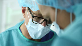 Zahnchirurgen bei der Oralchirurgie in Berlin