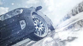Perfekten Halt auf nassen, kalten, verschneiten Straßen gebn nur Winterreifen. Wichtig ist der rechtzeitige Winterreifenwechsel