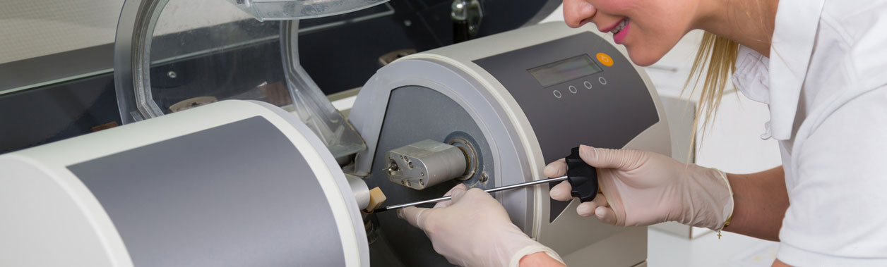 schöne Zähne dank CEREC-Behandlung